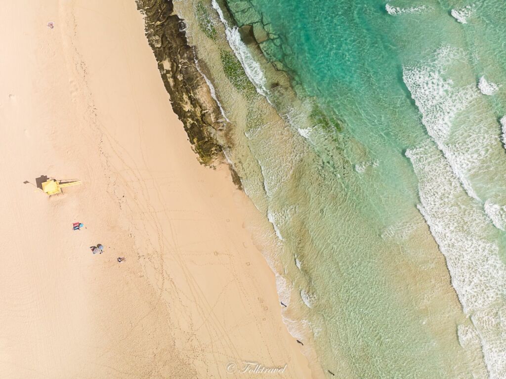 vue aérienne de la plage des dunes de Corralejo à Fuerteventura