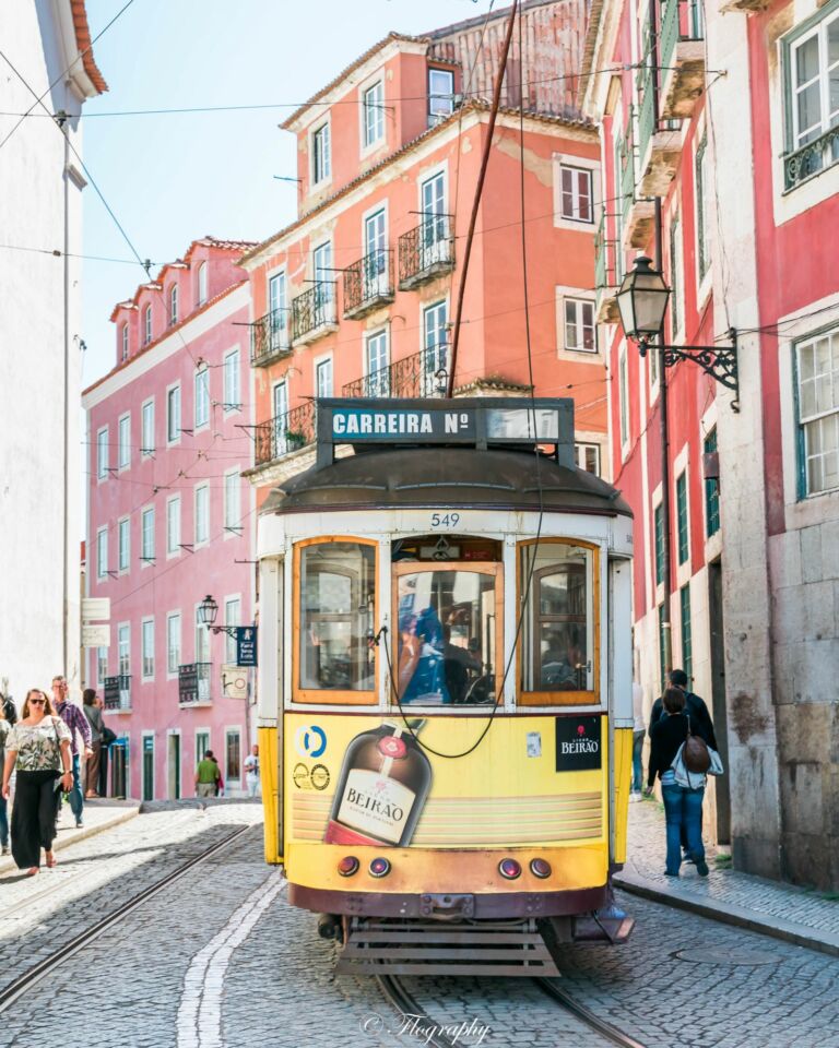 Tram de la ligne 28 à Lisbonne