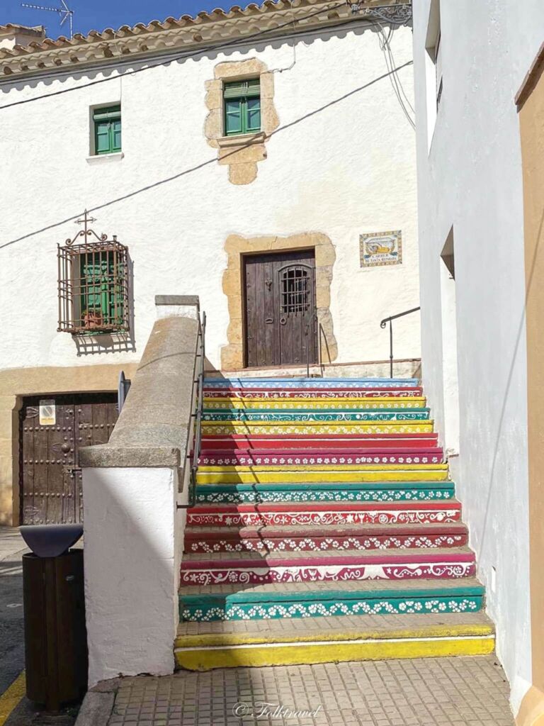 escalier coloré multi couleur begur costa brava catalogne espagne