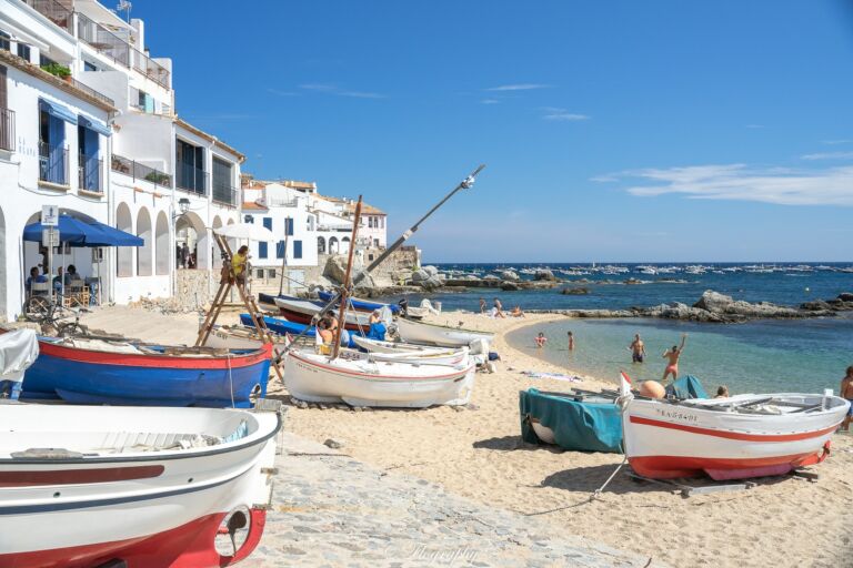 bateaux barques plage callela de palafrugell espagne catalogne