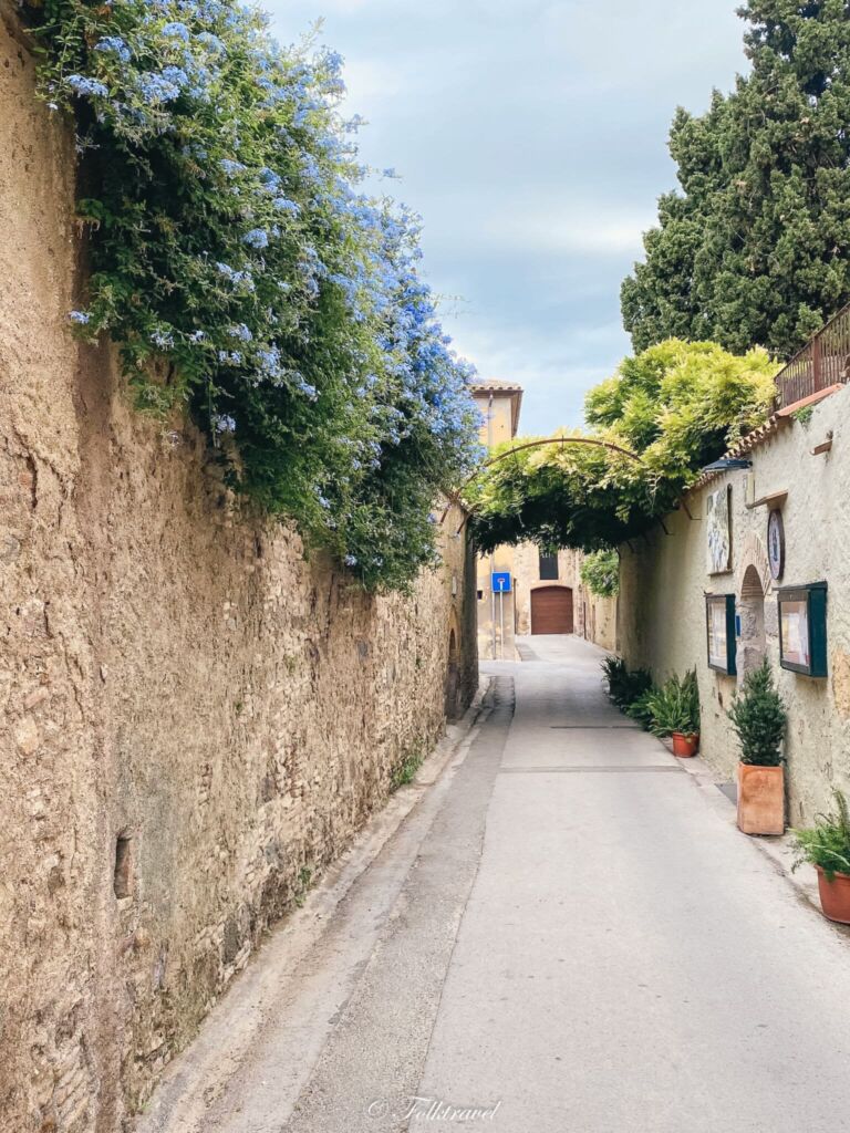 ruelle castello empuries espagne costa brava catalogne catalunya