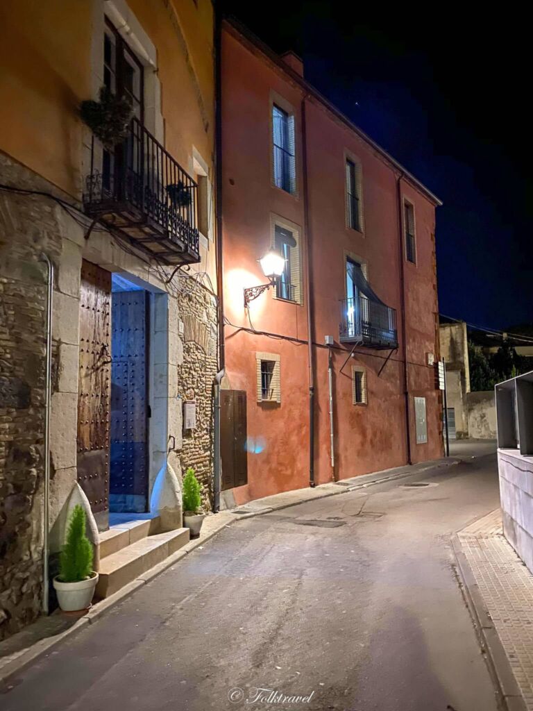 Rue castello d'empuries costa brava catalogne nuit