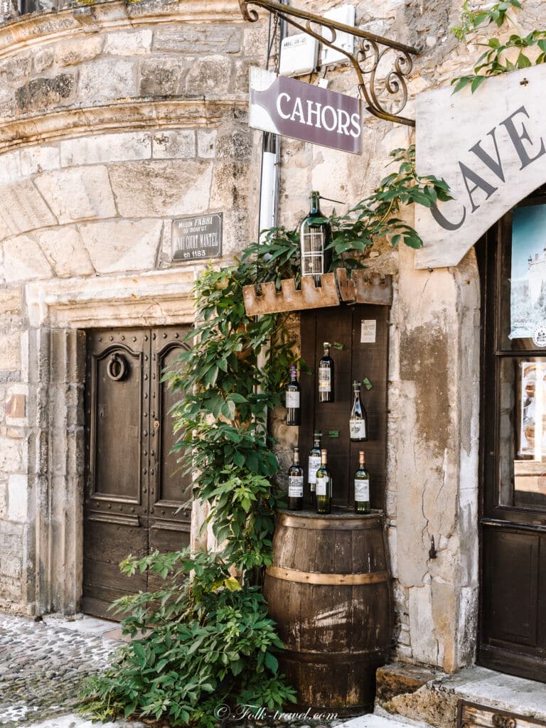 Boutique Cave du Leopard avec du vin à Martel Lot France