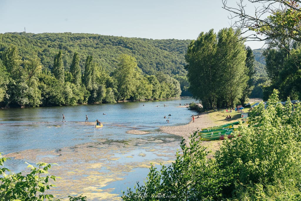 plage et canoë la roque gageac sur la Dordogne