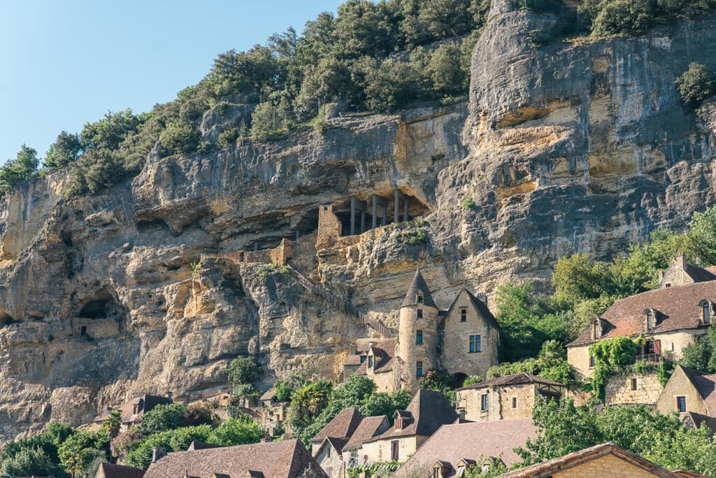 falaise avec le fort et le manoir tarde la roque gageac