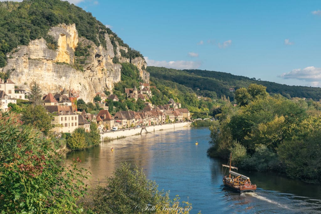 la roque gageac avec la Dordogne
