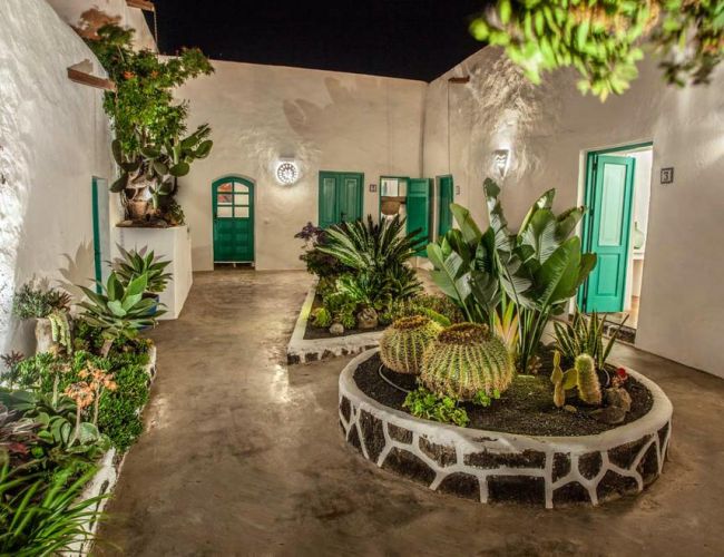 Jardin intérieur de l’hôtel Los Lirios à Lanzarote